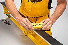 Ручная обработка парафином под утюг (парафин Max Wax , HOLMENKOL): - очистка смывкой от грязи и старого парафина + нанесение универсального всепогодного парафина